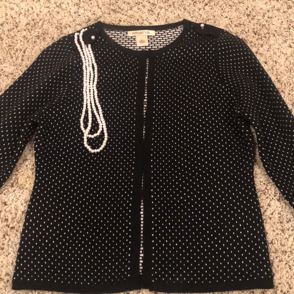 Cardigan Black with white dots and pearl details. - Picture 3 of 6